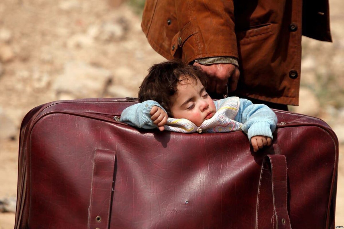 أب وطفله في الغوطة الشرقية – سوريا
