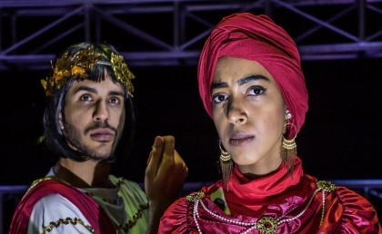 عرض اول مسرحية بيمثل فيها رجالة وستات فى تاريخ السعودية
