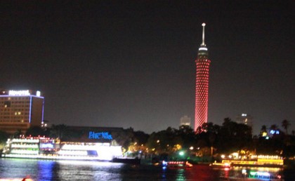 برج القاهرة هينور بالأحمر احتفالًا بعيد الربيع الصيني