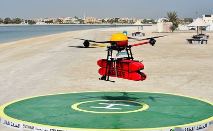 دبي عملت أول طيارة بدون طيار لإنقاذ الغرقى