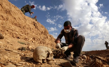 اكتشاف مقابر جماعية فيها 12 ألف جثة لضحايا داعش في العراق