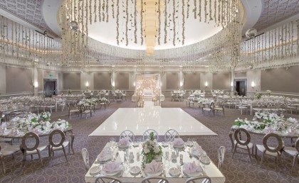 المصمم البريطاني تونى دلتون صمم أكبر قاعة مناسبات "آدم" في فندق كونكورد السلام