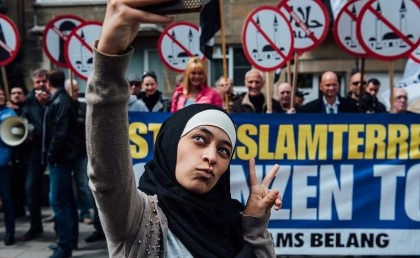 حملة في فرنسا بتطالب علماء المسلمين بمسح سور من القرآن
