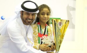 "روضة السركال" طفلة إمارتية عندها 8 سنين فازت ببطولة العالم للشطرنج