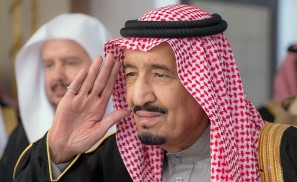 ملك السعودية يرسل طائرات لنقل الحجاج القطريين بعد مقاطعتهم 